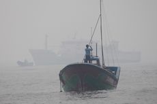 Dihantam Ombak, Kapal Nelayan Terbalik
