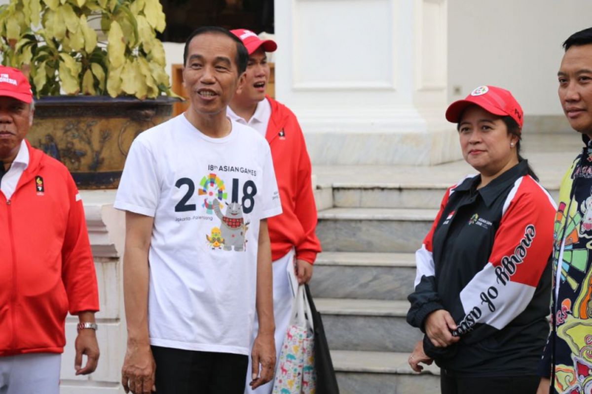 Menteri PUPR Basuki Hadimuljono, Presiden Jokowi, Menko PMK Puan Maharani, Menteri Pemuda dan Olahraga Imam Nahrawi (kiri ke kanan), saat pelepasan tim Indonesia yang akan bertanding di Asian Games XVIII 2018, Rabu (8/8/2018)