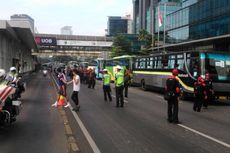 Massa Buruh Menyemut di Bundaran HI, Iring-iringan Bus Antre hingga Semanggi