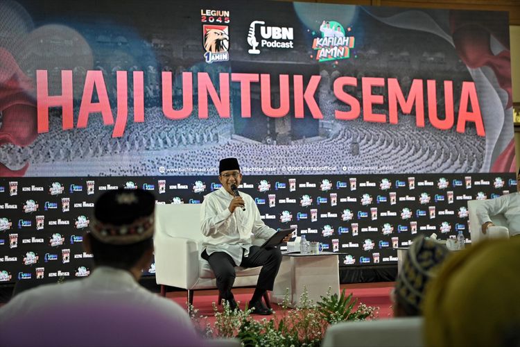 Calon presiden (capres) nomor urut 1 Anies Baswedan dalam dialog bertajuk ?Haji untuk Semua? bersama Bachtiar Nasir di Al Azhar Jakarta, Kamis (8/2/2024).

