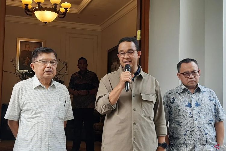 Wakil Presiden ke-10 dan ke-12 RI Jusuf Kalla bersama bakal capres Koalisi Perubahan Anies Baswedan di kediaman JK di Jalan Brawijaya Nomor 6, Jakarta Selatan, Jakarta, Sabtu (7/10/2023). (ANTARA/Narda Margaretha Sinambela)