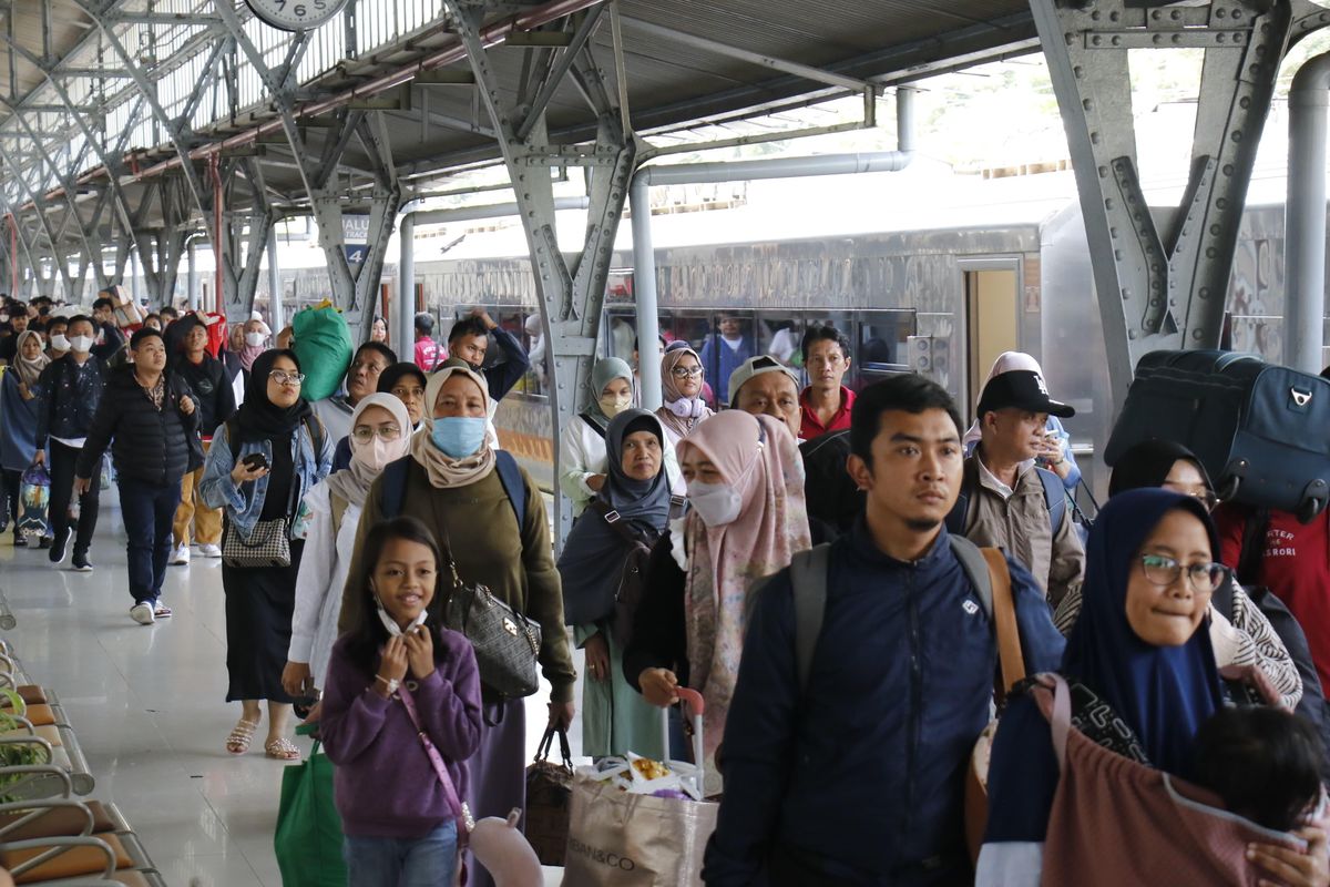 KAI mencatat peningkatan penjualan tiket KA Jarak Jauh menjelang Lebaran 2025.