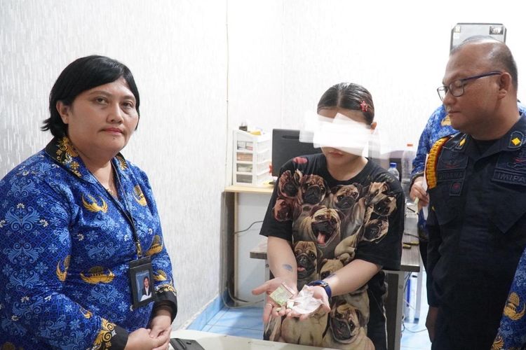 Seorang Wanita Diringkus, Tepergok Bawa Sabu Saat Jenguk Suami di Rutan Medan