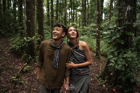 Sehari Sebelum Menikah, Nadine Chandrawinata dan Dimas Anggara Nekat Mendaki Paro Taktsang