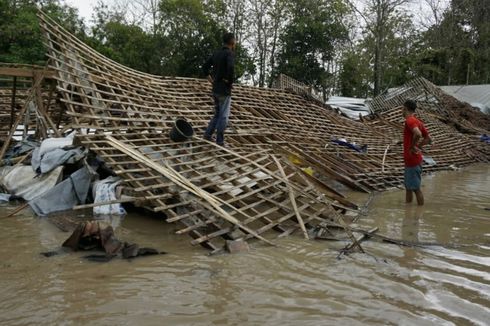 Kandang Berisi 12.000 Ayam Roboh Diterjang Banjir, Peternak Ini Rugi Ratusan Juta Rupiah