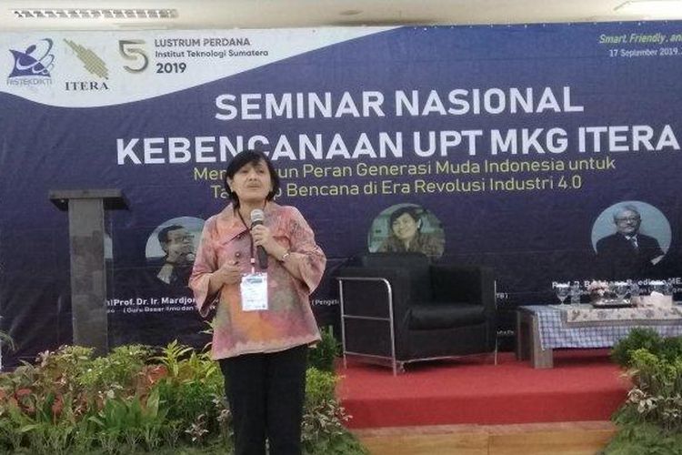 Dr. Harkunti Rahayu