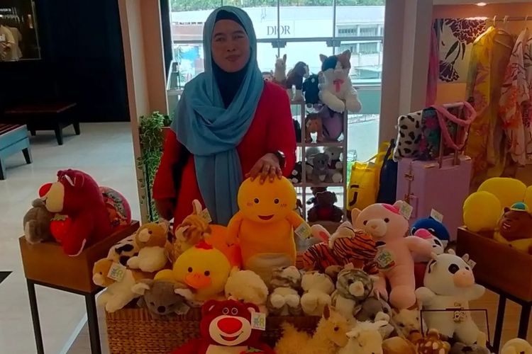 Tuti Nurhayati di Bazar UKM Mall Grand Indonesia