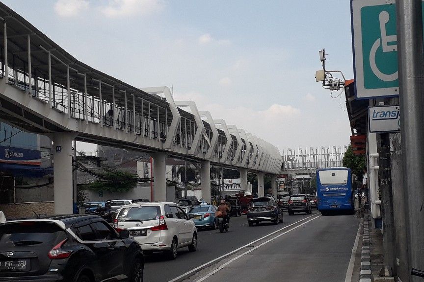 PT LRT Jakarta Bakal Cek Penyebab Banjir di Sekitar Stasiun Velodrome