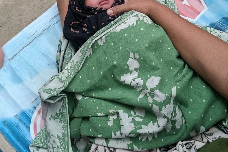 Bayi Laki-laki Ditemukan di Atas Kursi Rusak di Pinggir Jalan Sumenep