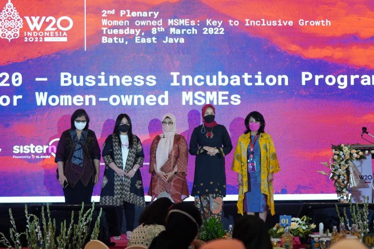 Penyelenggaraan Side Event ke-2 Women Enterpreneurs as Key to Ecomic Inclusion Women 20 (W20) Indonesia 2022 digelar di Golden Tulip Holland Resort Batu pada Selasa (8/3/2022) malam hari.