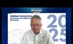Mendikti Satryo Pastikan KIP Kuliah dan Beasiswa Tak Kena Efisiensi Anggaran