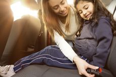 Begini Tips Aman Bagi Ibu Muda yang Bawa Anak Saat Berkendara