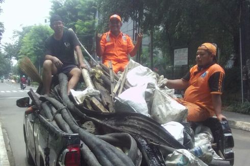 Heboh, Gorong-gorong Jakarta Berisi Kulit Kabel Lagi