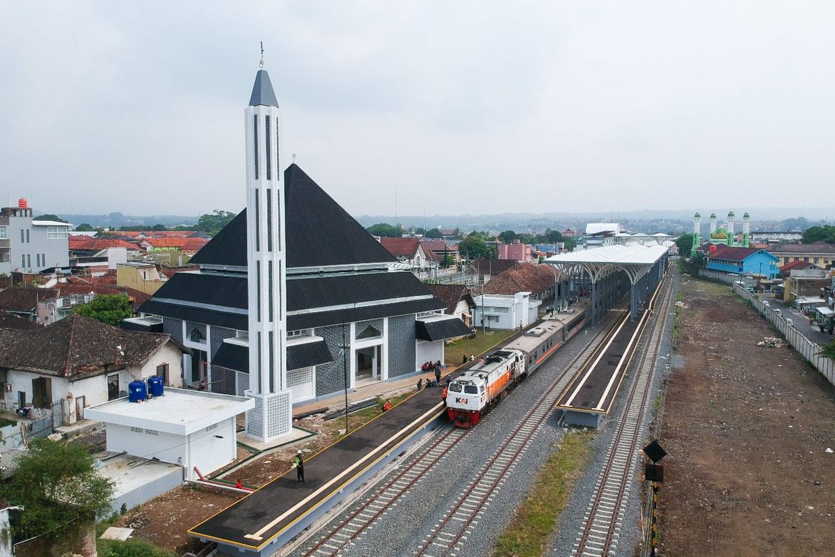 Mobilitas Naik, UMK Ikut Tumbuh di Stasiun KAI