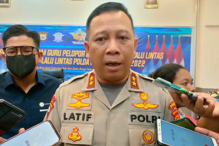Kapolda Maluku, Irjen Pol Lotharia Latif memberikan keterangan kepada wartawan, Selasa (20/9/2022)