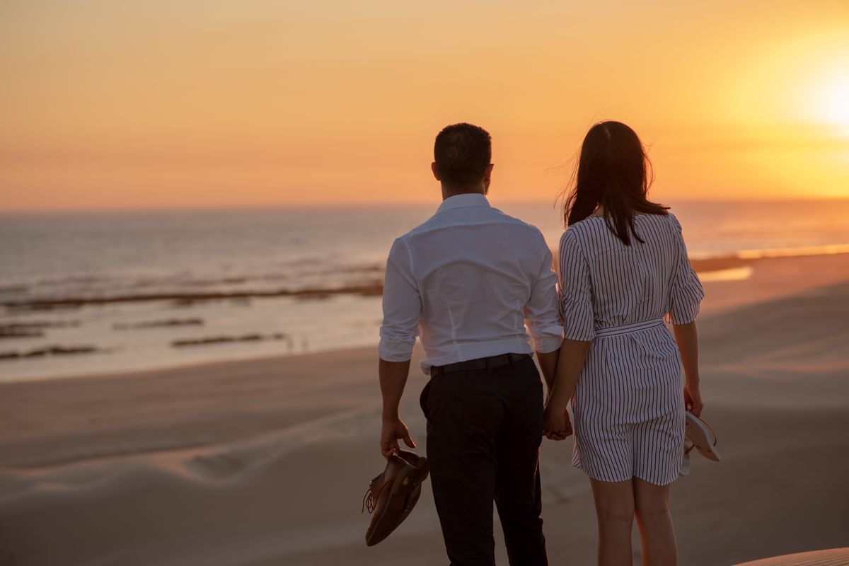 Berjemur bersama pasangan bisa mengembalian gairah dan hubungan romantis