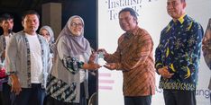 Pj Gubernur Banten Al Muktabar Raih Ekbispar Award 2024