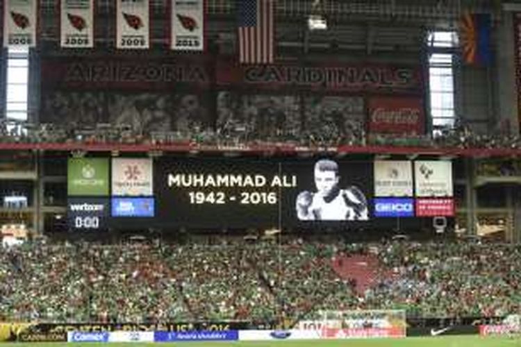 Sesaat sebelum pertandingan Copa America antara Meksiko melawan Uruguay digelar di stadion Glendale, Arizona, ajakan untuk mengenang Muhammad Ali ditayangkan.