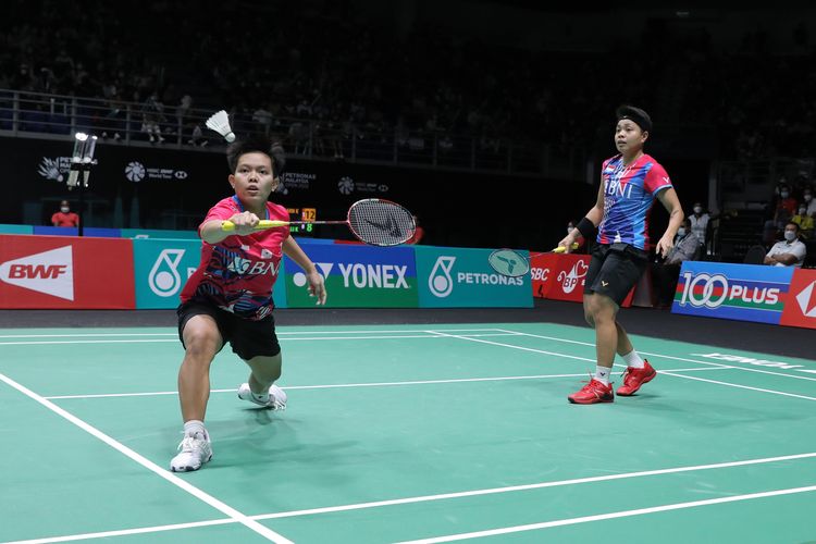 Aksi Apriyani Rahayu/Siti Fadia Silva Ramadhanti mengalahkan Nami Matsuyama/Chiharu Shida pada babak 16 besar Indonesia Open 2022 di Axiata Arena, Kuala Lumpur, Malaysia, Kamis (30/6/2022).