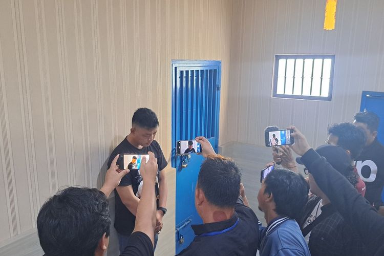 Oknum ojek online diamankan petugas Lapas Klas IIA Bengkulu karena selundupkan sabu, Sabtu (30/12/2023).