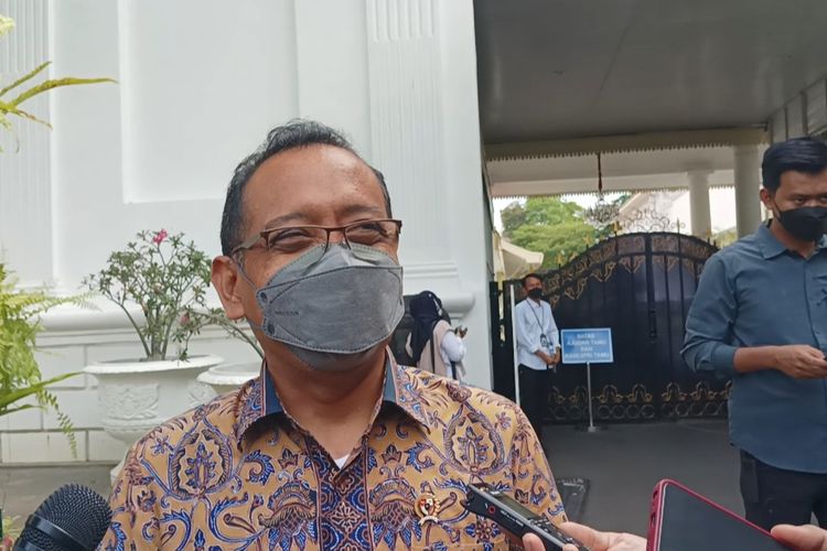  ,Menteri Sekretaris Negara (Mensesneg) Pratikno di Kompleks Istana Kepresidenan, Senin (16/1/2023).