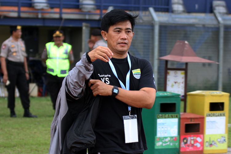 Pelatih Fisik Persib Bandung, Yaya Sunarya. 