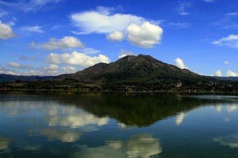 Legenda Kebo Iwa dan Asal-usul Danau Batur 