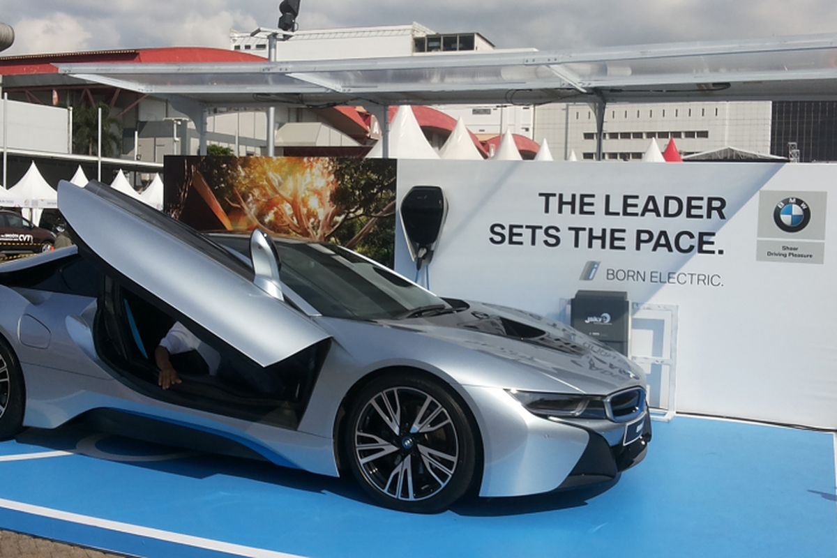 BMW i8 yang dipamerkan oleh BMW Group Indonesia di arena Indonesia International Motor SHow (IIMS) 2018.