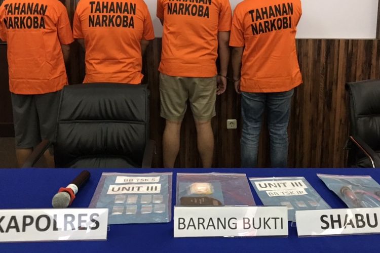 Unit Satuan Narkoba Polres Jakarta Selatan menangkap empat orang pemakai sabu-sabu berinisial S, IP, DC, dan Dsk di Cipondoh, Jakarta, pada Senin (6/7/2020) pukul 18.00 WIB.