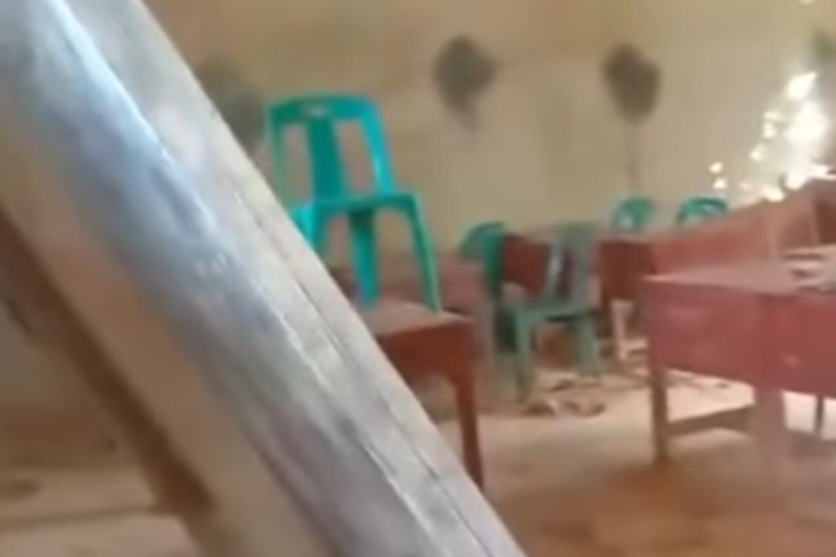 Potongan video SD Negeri 078481 Uluna'ai Hiligo'o Hilimbarozu yang viral karena gurunya sebulan tidak mengajar.