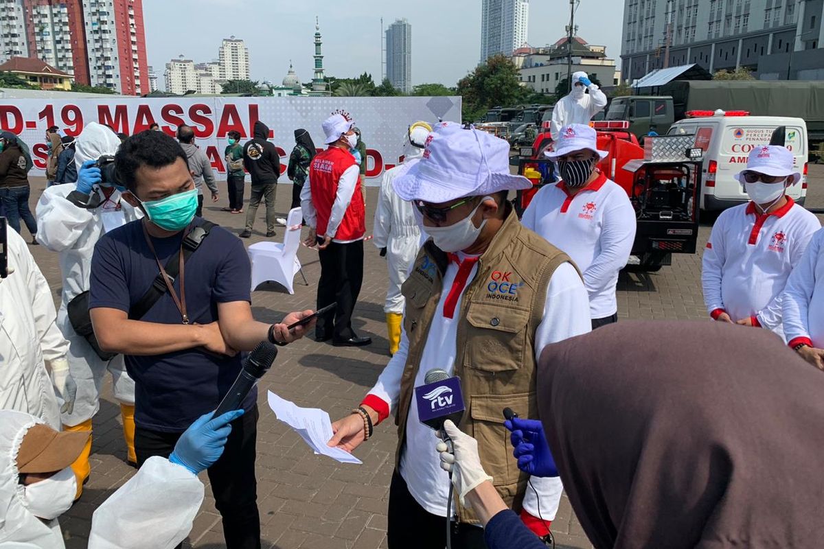 Ketua Relawan Indonesia Bersatu Lawan Covid-19 Sandiaga Uno menutup kegiatan rapid test di lapangan parkir RS Darurat Covid-19 Wisma Atlet Kemayoran ditutup pada Rabu (29/4/2020) hari ini. 