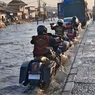 Viral, Rombongan Harley Davidson Terjang Banjir Rob di Demak