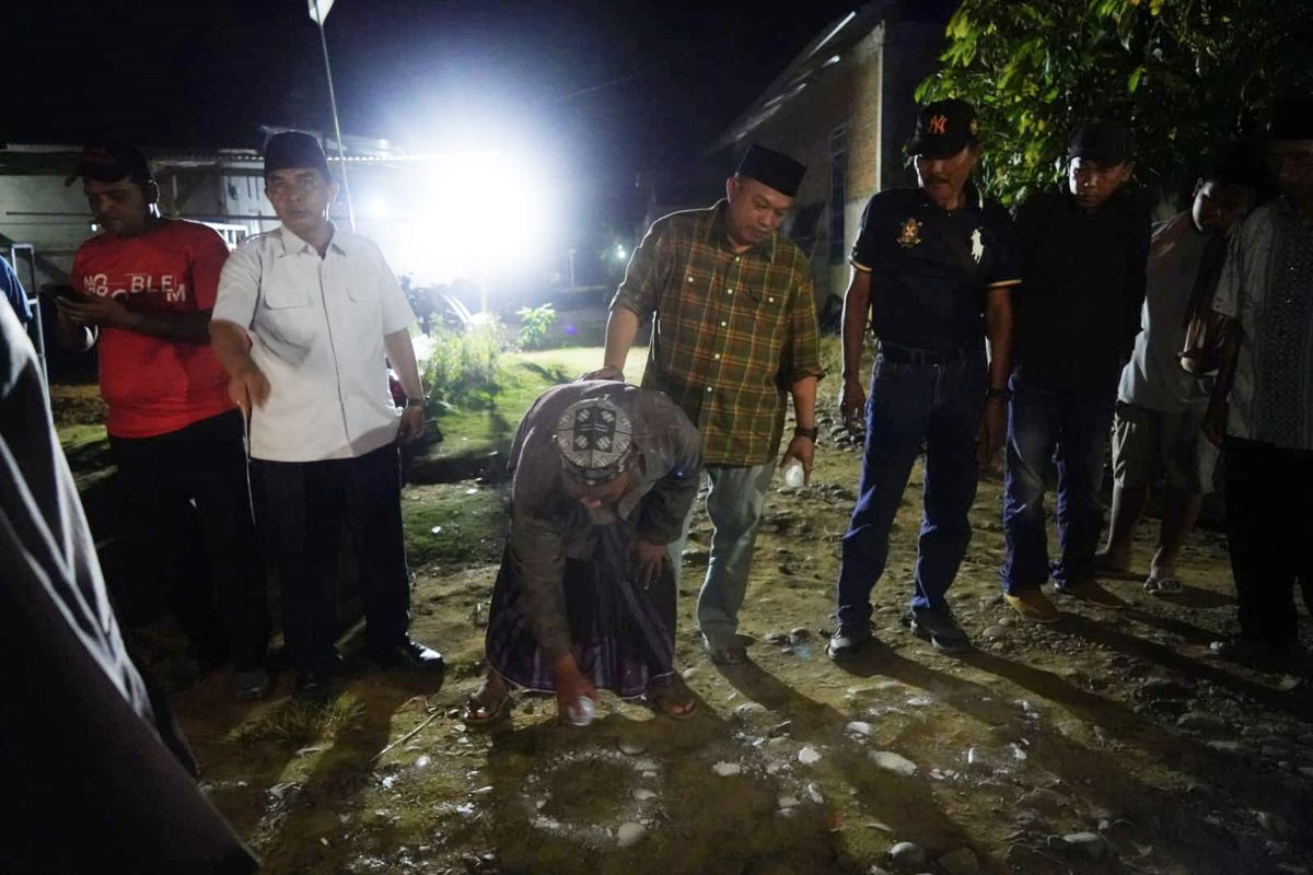 Pengerjaan Program Seribu Jalan Mulus di Seluma dipantau Bupati Erwin Octavian
