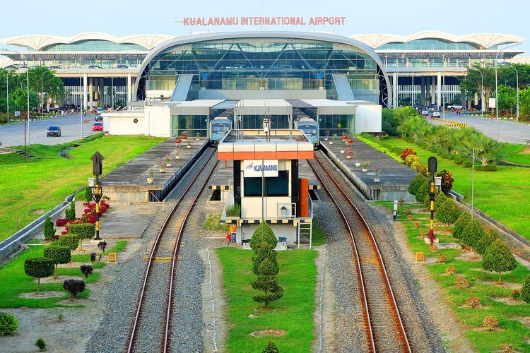 Bandara Internasional Kualanamu Medan dilengkapi dengan layanan kereta bandara.