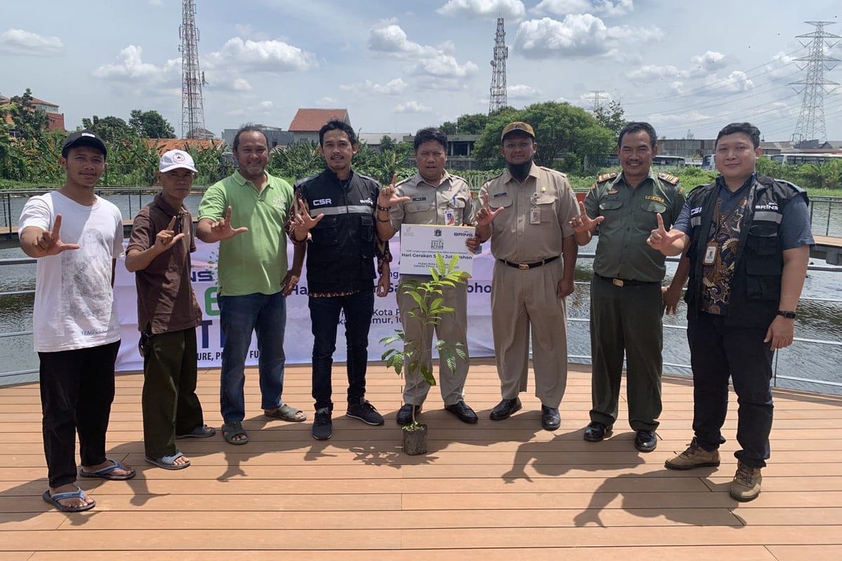 BRINS menyemarakkan Hari Gerakan Tanam Sehuta Pohon dengan melakukan penghijauan di Hutan Kota Pulo Gebang, Jakarta Timur.