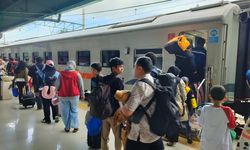 Masyarakat Antusias Naik Kereta, KAI Catat Penjualan Tiket Tembus 3.130.393 Selama Masa Mudik Lebaran 2025