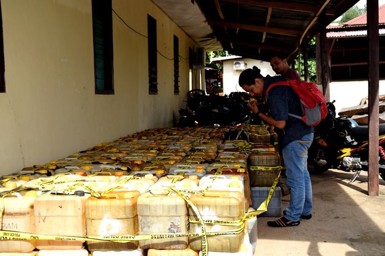 Satuan Reskrim Polres Kota Baubau, Sulawesi Tenggara, menggagalkan penyelundupan 6 ton bahan bakar minyak (BBM) jenis solar dan bahan bakar premium. BBM tersebut hendak diseludupkan melalui kapal kayu penumpang KM Manusela Permai dengan tujuan Pulau Binongko, Kabupaten Wakatobi.  