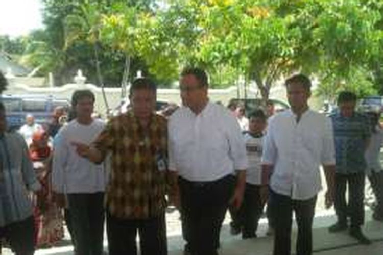 Anies Baswedan saat tiba di Taman Makam Pahlawan Kusuma Negara untuk berziarah di makam Panglima Besar Jenderal Sudirman