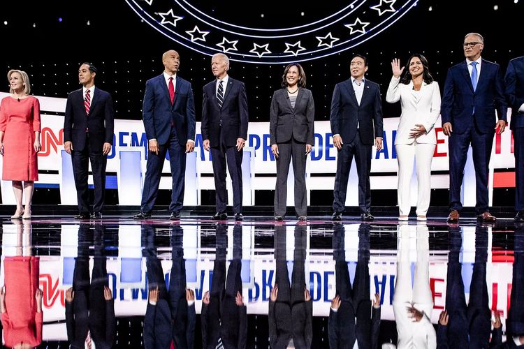 Para calon presiden dari Partai Demokrat saat debat kedua yang digelar oleh CNN di Fox Theatre, Detroit, Michigan, Rabu (31/07/2019).