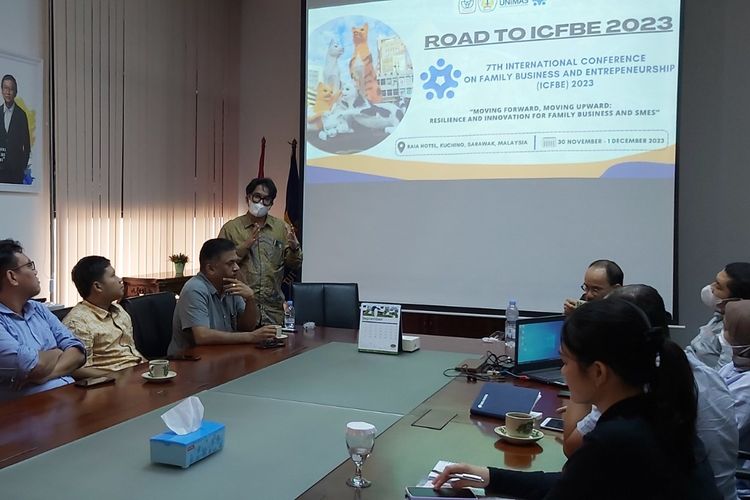 Diskusi panel Road to ICFBE 2023 yang diselenggarakan President University (PresUniv) di Gedung A Kampus Presuniv Jababeka, Cikarang, Bekasi, Jawa Barat.