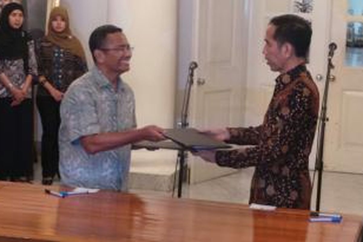 Menteri BUMN Dahlan Iskan dan Gubernur DKI Joko Widodo.