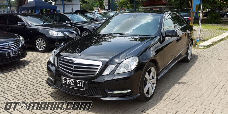 Mercedes-Benz E250 bekas dipakai Raja Salman dijual Blue Bird. Harganya Rp 450 juta - Rp 480 juta.