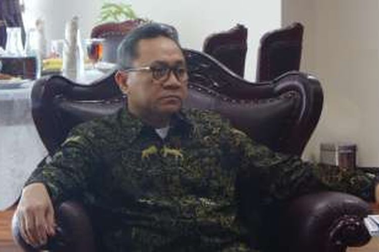 Ketua MPR RI Zulkifli Hasan di Kompleks Parlemen, Senayan, Jakarta, Rabu (24/8/2016)