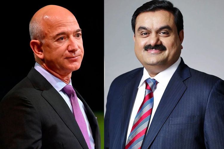 Taipan India Gautam Adani (kanan) menggeser Jeff Bezos (kiri) sebagai orang terkaya di dunia kedua dalam daftar Bloomberg pada September 2022.
