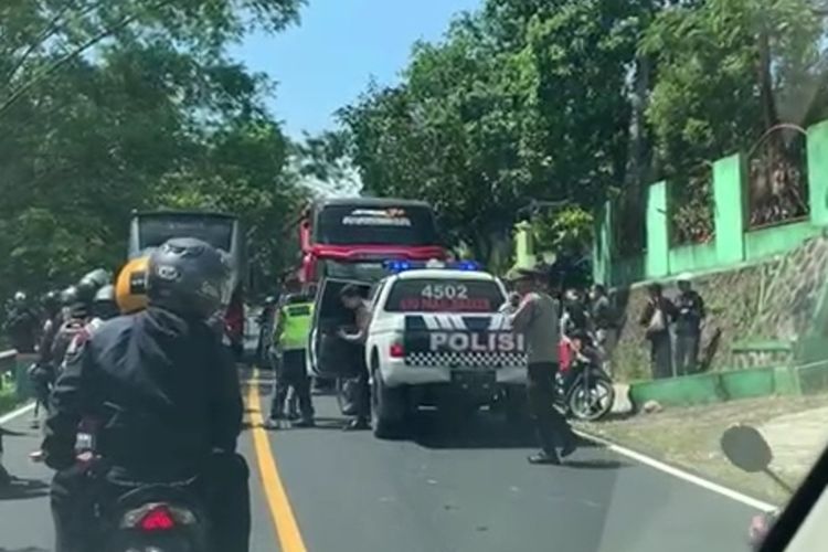 Lokasi kecelakaan antara bus dan mobil kijang di Jalan Wonosari-Yogyakarta, tepatnya di Kapanewon Patuk. Kamis (21/12/2023)