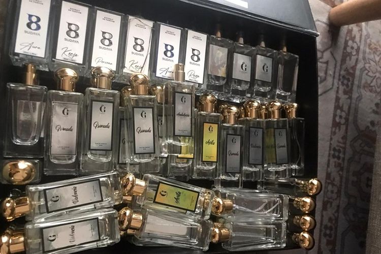 Botol bekas Parfum Budaya yang digunakan pada program buyback.