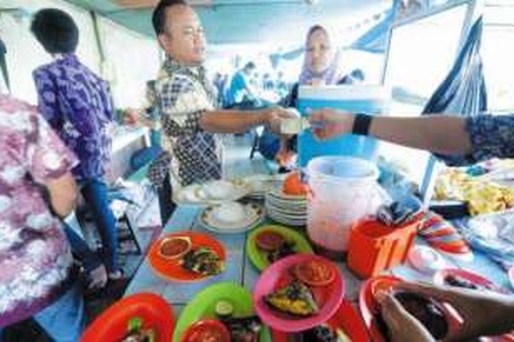 Inilah makanan enak-enak di pusat kuliner tertua di Balikpapan, di samping kantor Pos Klandasan. 