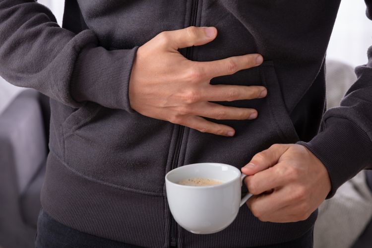 Ilustrasi apakah penderita asam lambung boleh minum kopi pahit?