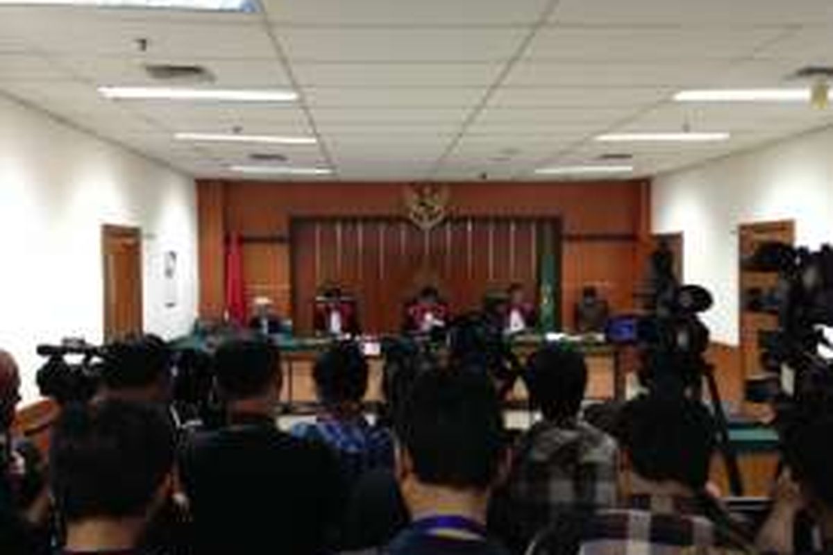 Suasana sidang vonis tujuh orang simpatisan kelompok radikal ISIS di Pengadilan Negeri Jakarta Barat, Selasa (9/2/2016). 







