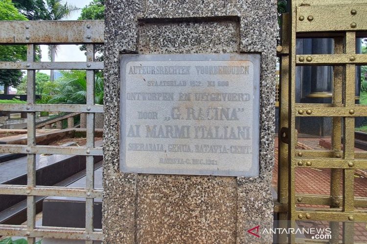 Informasi arsitek yang merancang Mausoleum OG Khouw di TPU Petamburan, Tanah Abang, Jakarta Pusat. 